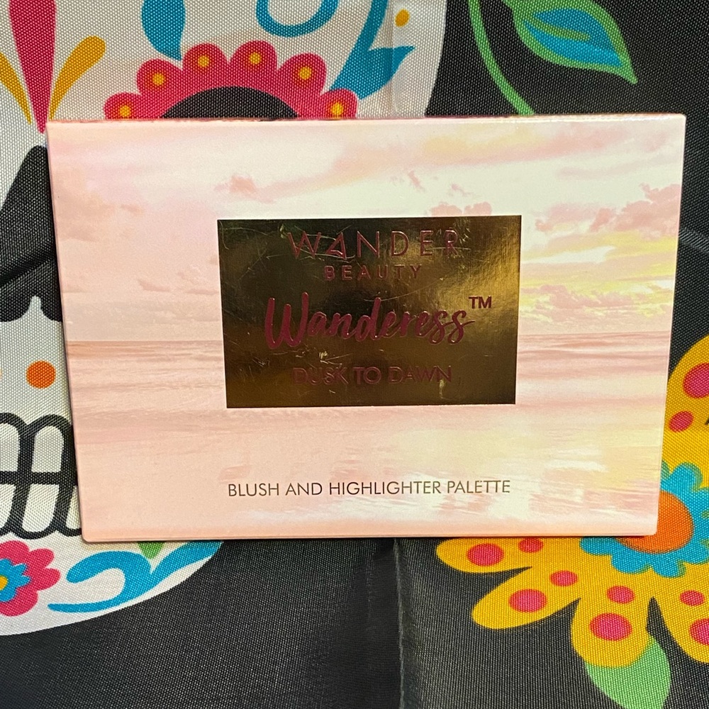 Wander beauty blush and highlighter palette
